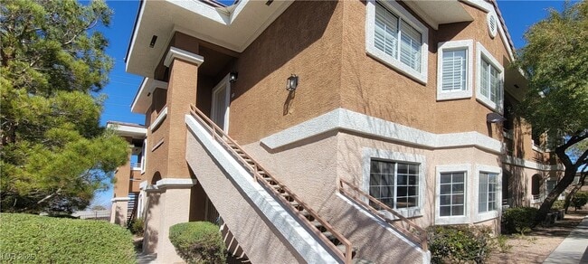 Building Photo - 830 Carnegie St