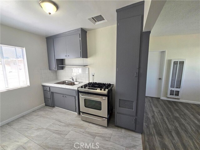 Foto del edificio - 1140 W 120th St