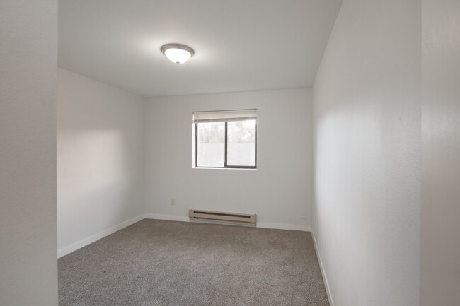 Building Photo - Yakima M.F. LLC