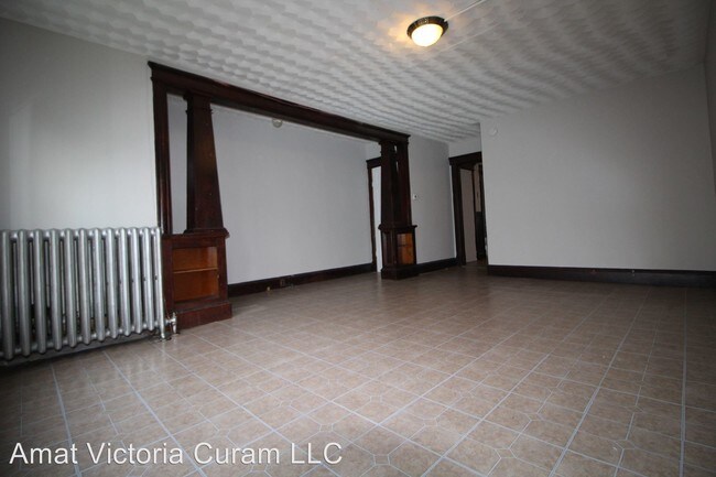 Building Photo - 273-275 Centre St