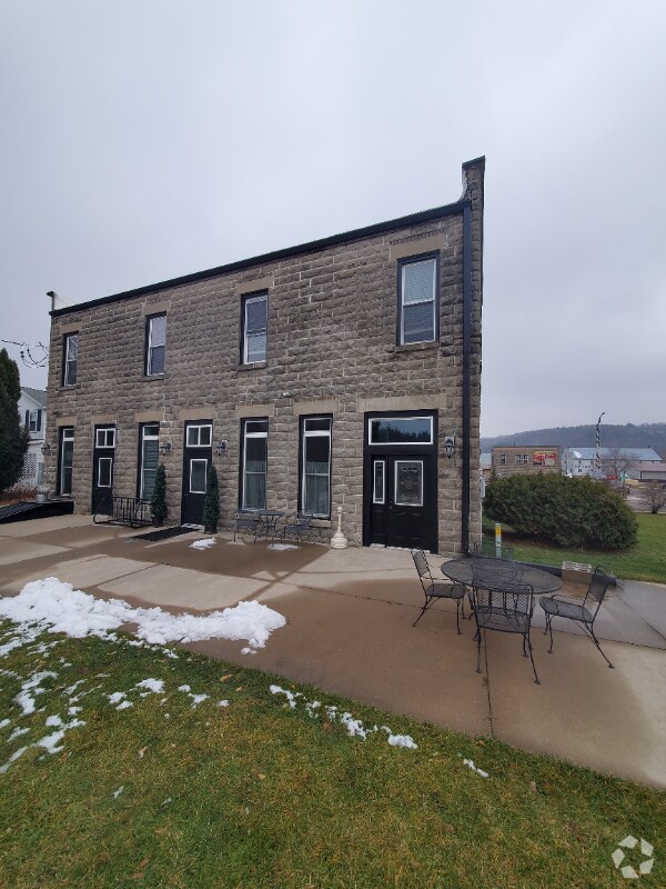 Apartments For Rent in Coon Valley, WI with Hardwood Floors 1 Rentals