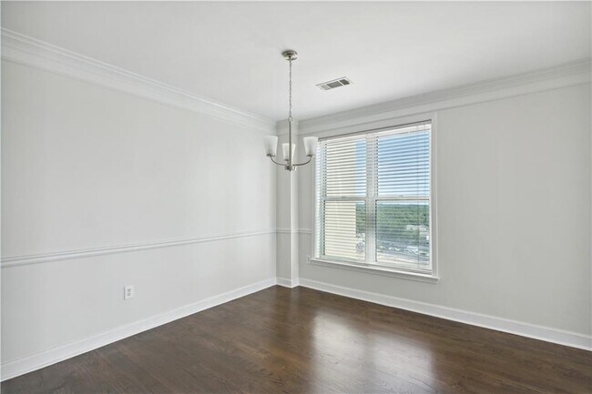 Foto del edificio - 3334 Peachtree St NE