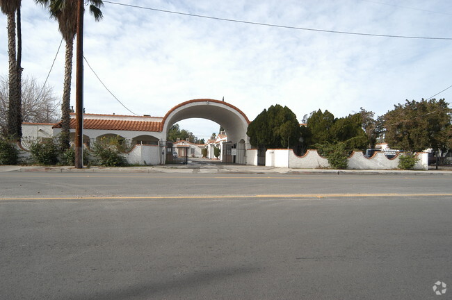 Foto del edificio - The Cajon Palms