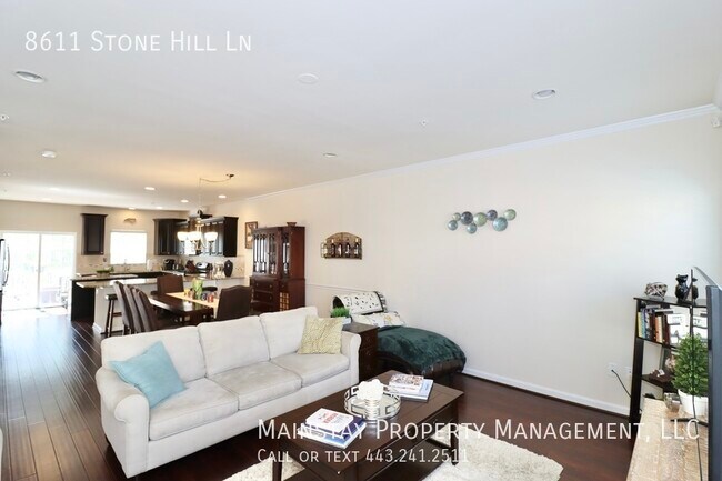 Foto del edificio - 4 Bedroom Luxury Townhome W/ Private Deck ...