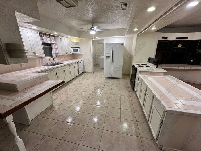Foto del edificio - Spacious 3 bedroom, 2 bathroom Home. PET FRIENDLY!