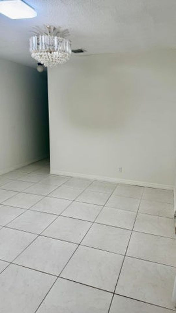 Foto del edificio - 931 Hibiscus Dr