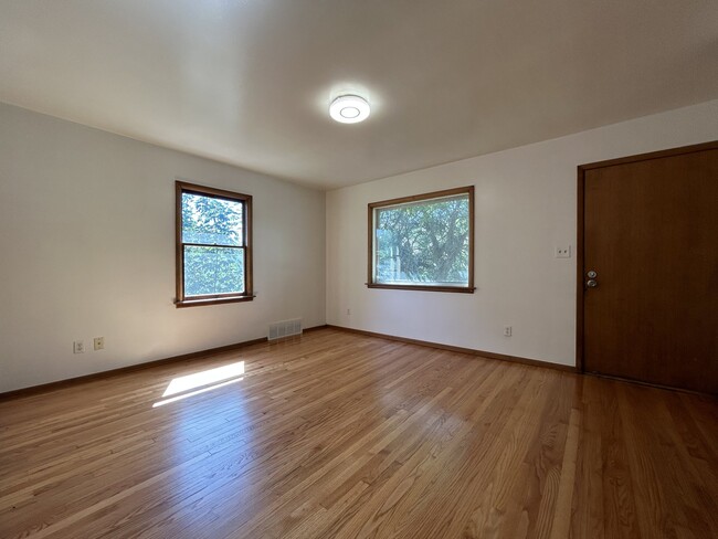 Foto del edificio - 2901 E Wellesley Ave