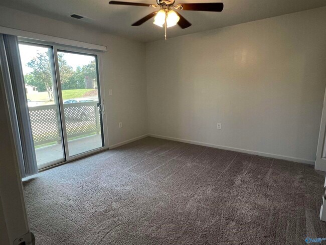 Foto del edificio - 5040 7 Pine Cir