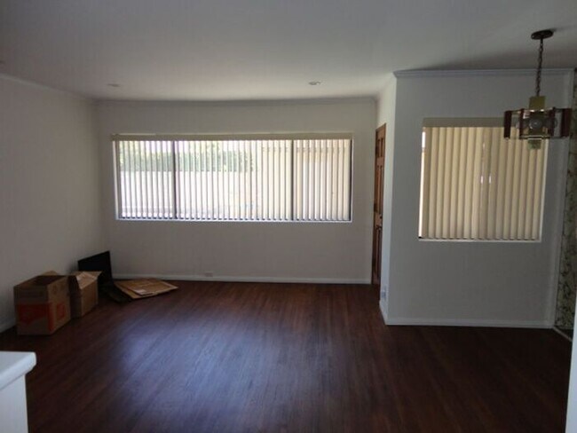 Building Photo - Beautiful 3 + 2 Pool Home Lake Balboa
