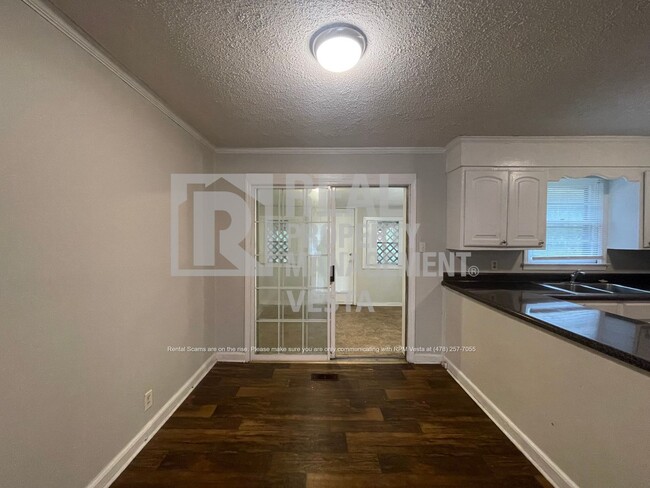 Foto del edificio - Solidly Built Three Bedroom House in a Gre...