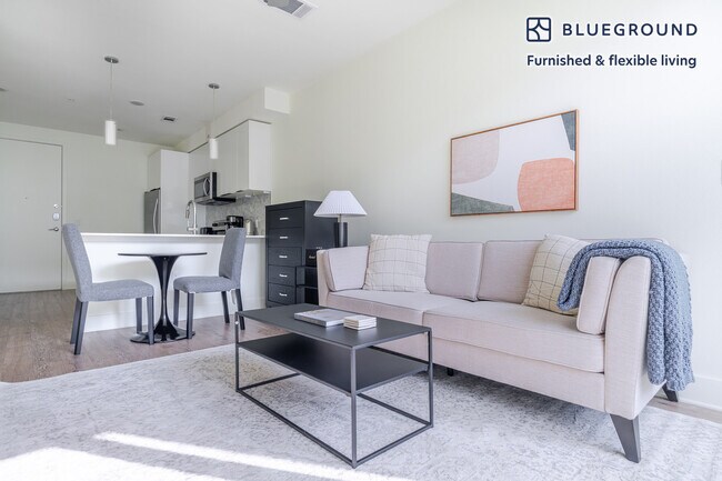 Foto del edificio - 1301 W Koenig Ln