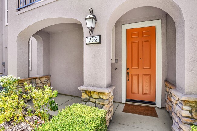 Building Photo - 175 Selby Ln