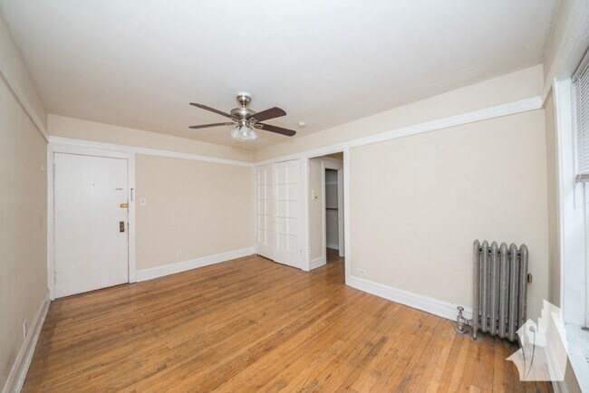 Building Photo - 520 W Cornelia Ave