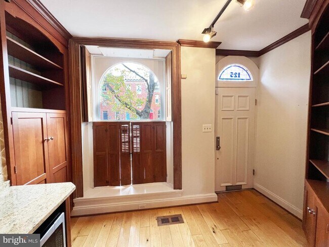 Foto del edificio - 125 Warren Ave