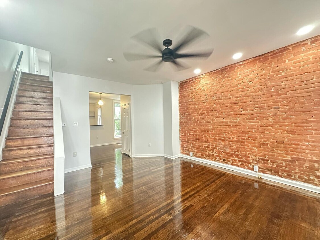 Foto principal - 5726 Pemberton St