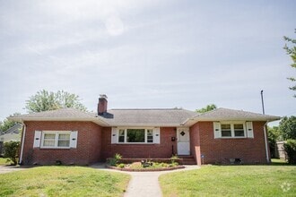 Building Photo - 323 Shoreline Dr
