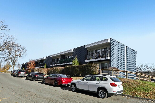 Building Photo - 4 Wyndover Woods Ln