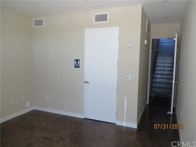 Building Photo - 125 E City Pl Dr