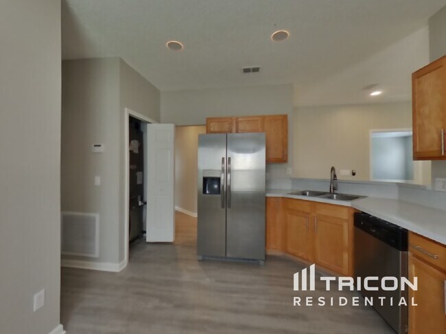 Foto del edificio - 1018 Cherry Point Way