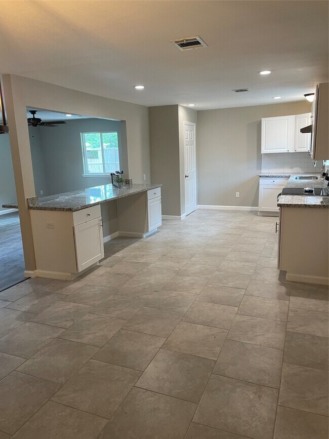 Foto del edificio - 2734 Ash Rd