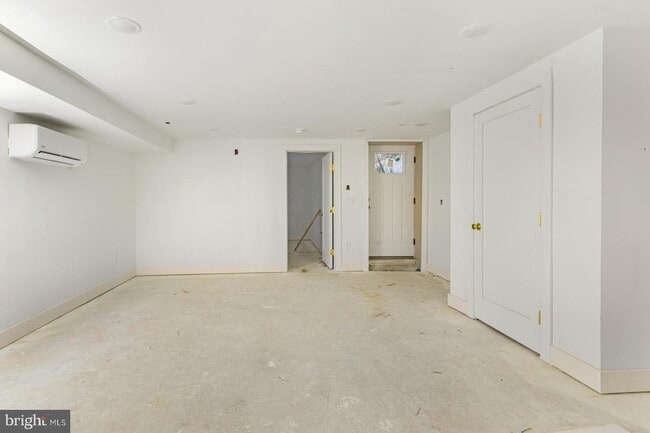 Building Photo - 122 N 3rd St
