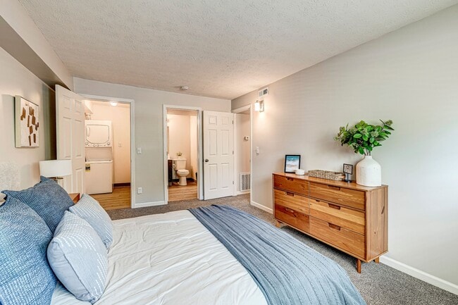 Building Photo - The Apex