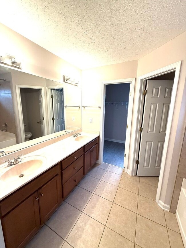 Building Photo - ** 3 bedroom 2 bath located off Taylor road **Call 334-366-9198 to schedule a self-tour