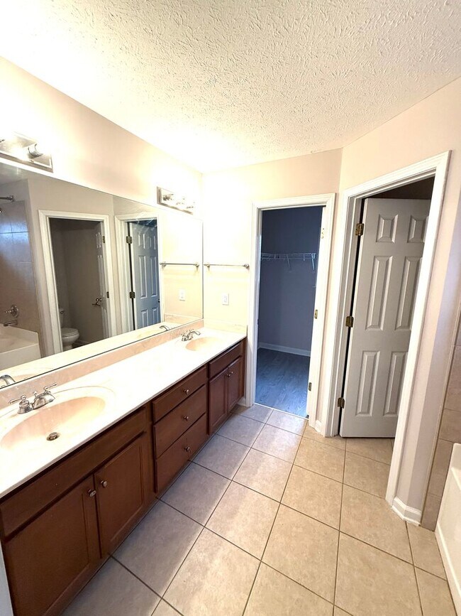 Foto del edificio - ** 3 bedroom 2 bath located off Taylor road **Call 334-366-9198 to schedule a self-tour