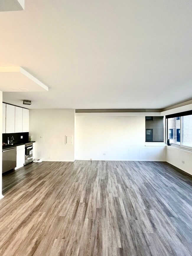 Building Photo - 1440 N Lake Shore Dr