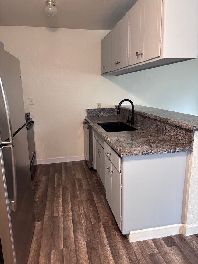 Foto del edificio - 139 W Lassen Ave