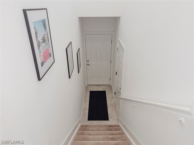 Foto del edificio - 5690 Mayflower Way