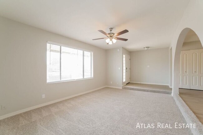 Foto del edificio - 5006 W Torrey Pines Cir