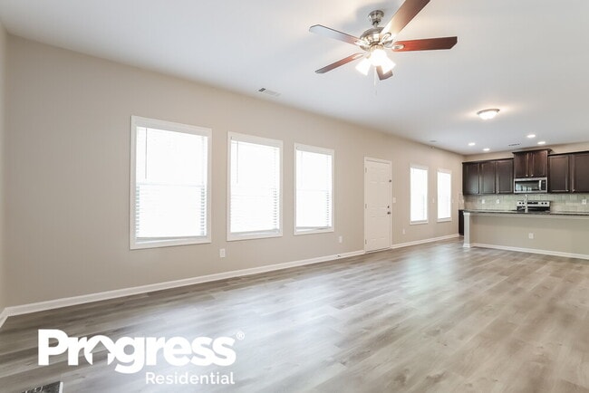 Building Photo - 841 Walnut Woods Dr