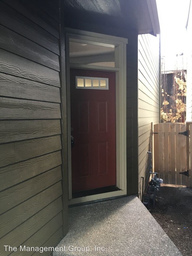 Building Photo - 3 br, 2.5 bath House - 13002 NE 26th Street