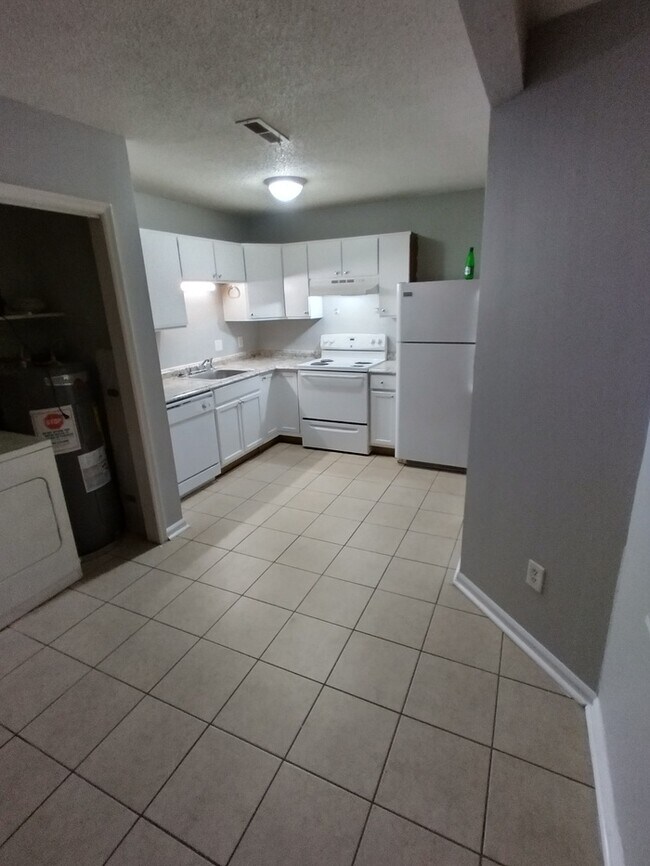 Foto del edificio - Adorable Two Bedroom Home in Convenient Lo...