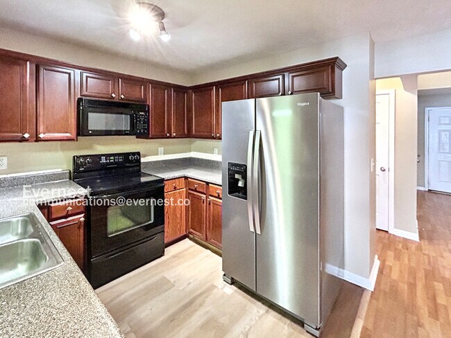 Foto del edificio - 102 Antler Ridge Cir