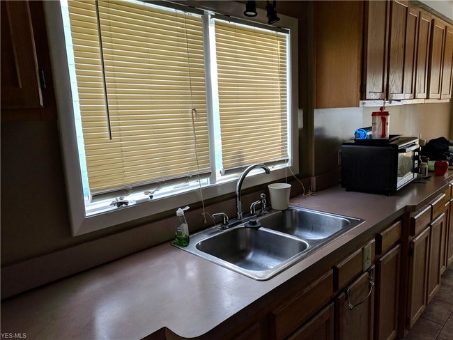 Foto del edificio - 15800 Hazel Rd