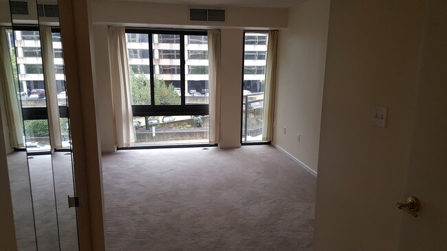 Building Photo - 1530 Key Blvd