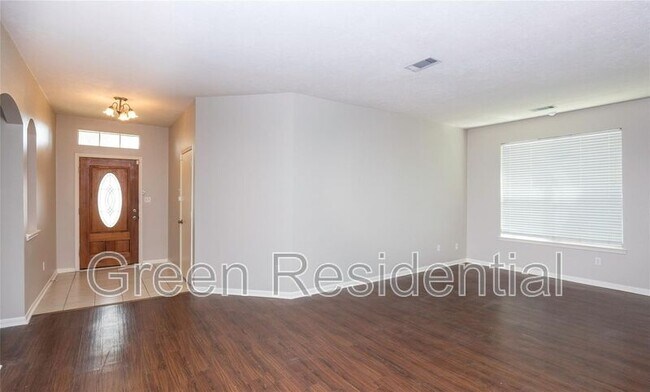 Foto del edificio - 3915 Lauderwood Ln
