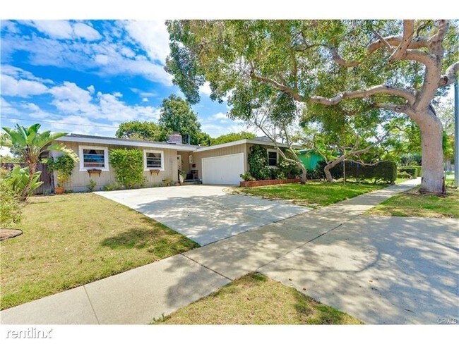 Building Photo - 421 Via Colusa