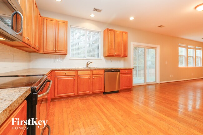 Building Photo - 140 Graduate Ln