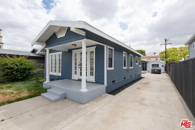 Foto del edificio - 2258 Riverdale Ave