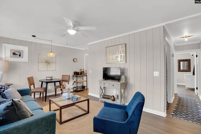 Foto del edificio - Pre-Leasing for the 26-27 School Year! - Renovated & Furnished Duplex in Peaceful Rosewood - 2748