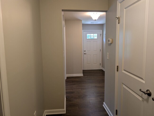 Foto del edificio - Move-in ready, Townhome Located in the Cit...