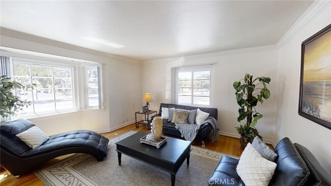 Building Photo - 5669 San Vicente Blvd