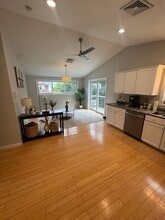 Building Photo - 19 Skyline Dr