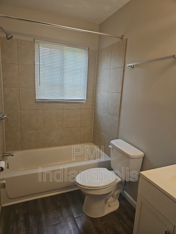 Foto del edificio - 6240 E 11th St