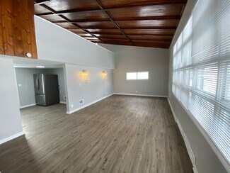 Building Photo - 4619 Saratoga St