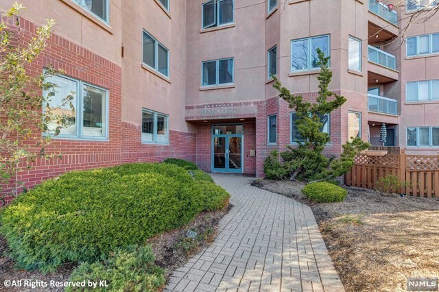 Foto del edificio - 504 Penn Ct