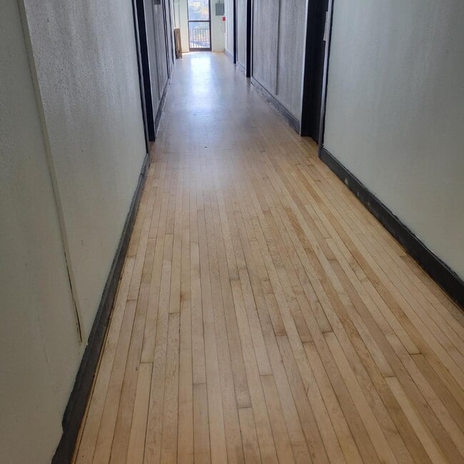 Building Photo - 544 Broadway St S